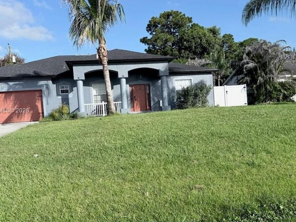 1654 SE Holiday Rd , Port St. Lucie, FL 34952