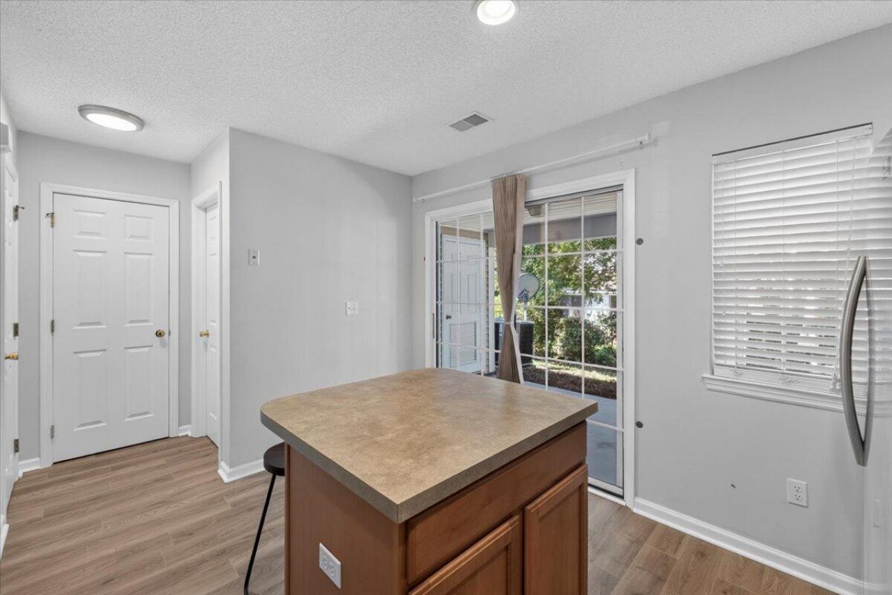 7941 Shadow Oak Drive Photo 11
