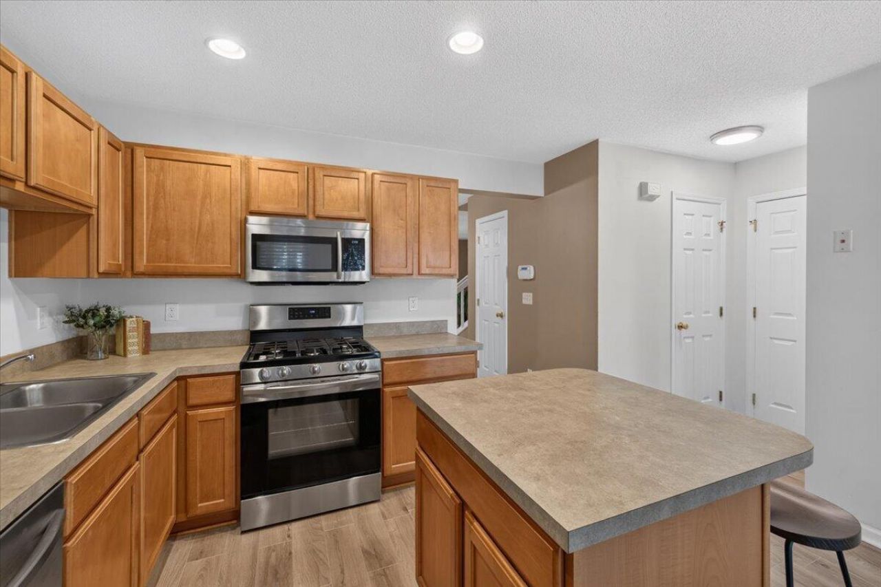 7941 Shadow Oak Drive Photo 12
