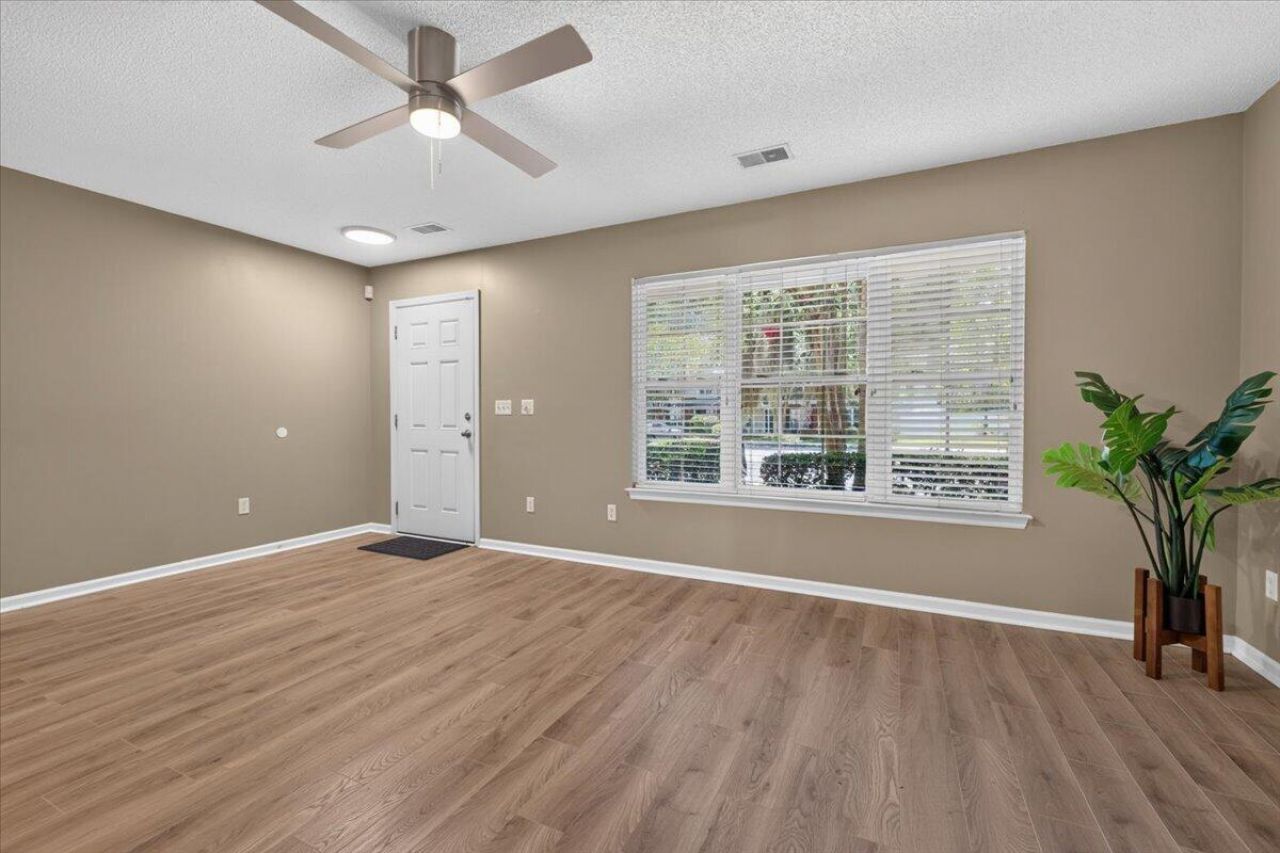 7941 Shadow Oak Drive Photo 5