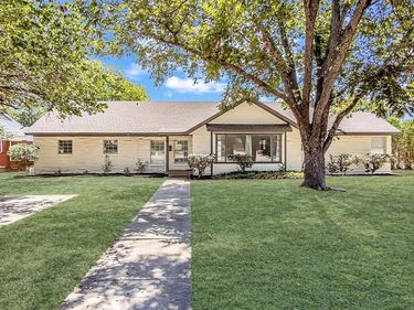 3909 Trail Lake Drive, Fort Worth, TX 76109