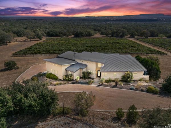 1758 LINCOLN SMITH RD, Round Mountain, TX 78663