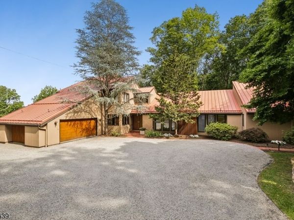 62 Twin Brooks Trl, Chester, NJ 07930