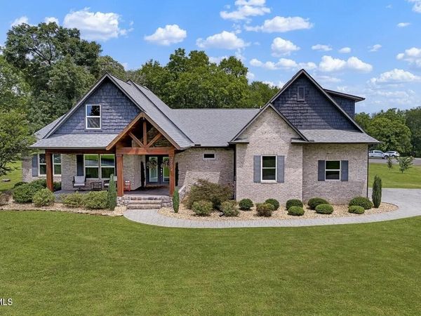 2704 River Island Boulevard, Kodak, TN 37764