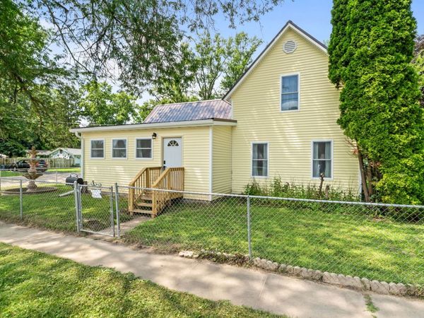 710 S 2nd Street, Oregon, IL 61061