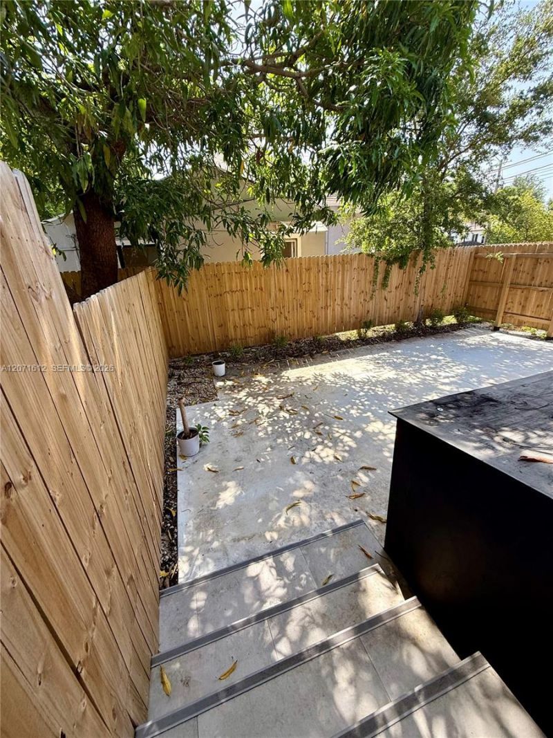 3 NE 70th St, Unit 1, Miami, FL 33138 Photo