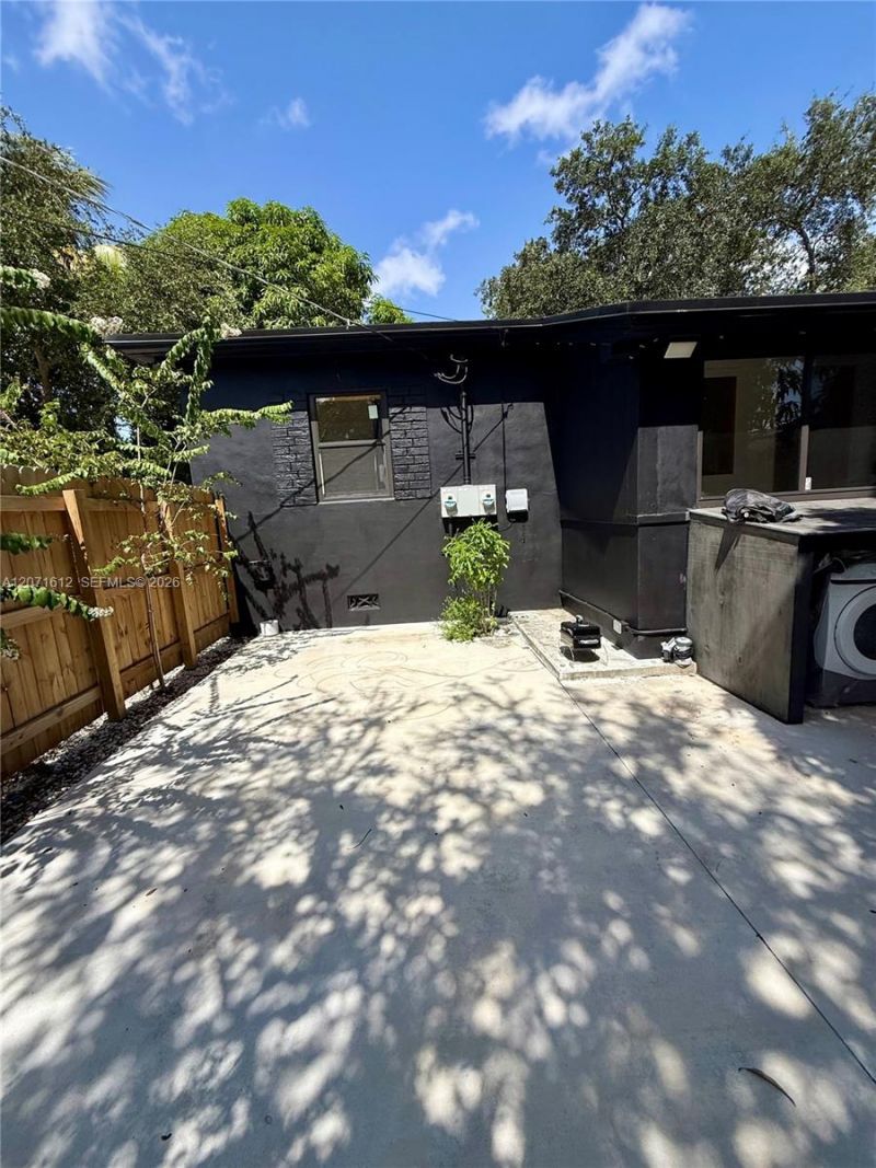 3 NE 70th St, Unit 1, Miami, FL 33138 Photo