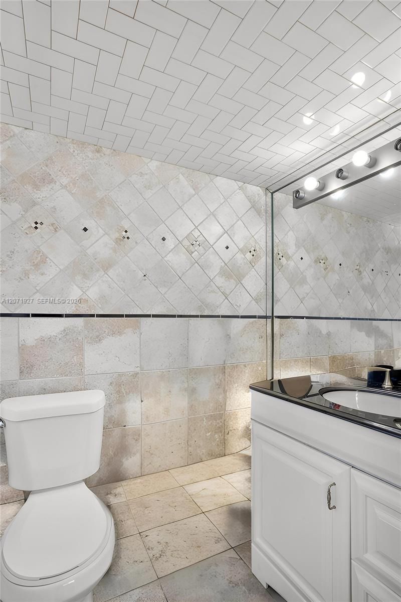180 NE 12th Ave , Unit 18, Hallandale Beach, FL 33009 Photo