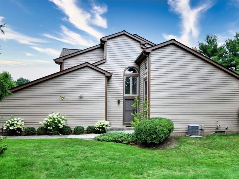 10 Windrush, Beachwood, OH 44122 Photo 2