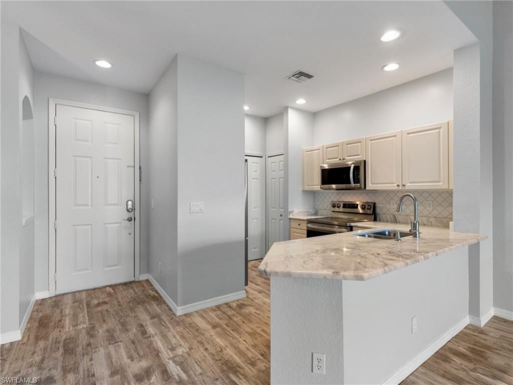 4231 Liron Ave, Unit 202, Fort Myers, FL 33916 Photo