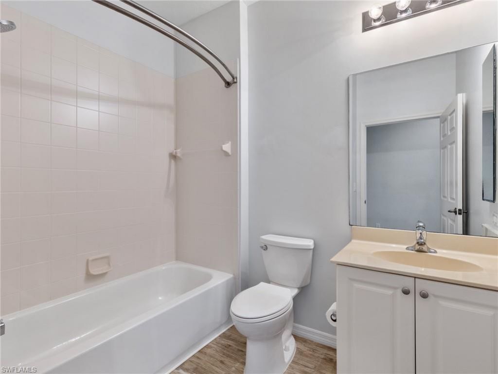 4231 Liron Ave, Unit 202, Fort Myers, FL 33916 Photo