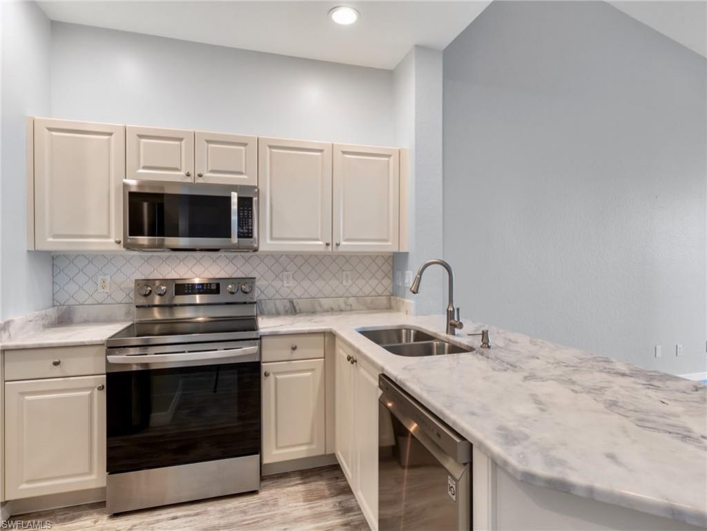 4231 Liron Ave, Unit 202, Fort Myers, FL 33916 Photo