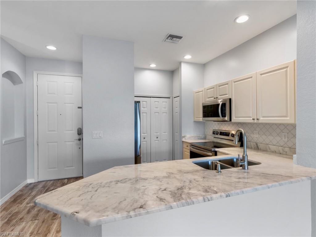 4231 Liron Ave, Unit 202, Fort Myers, FL 33916 Photo