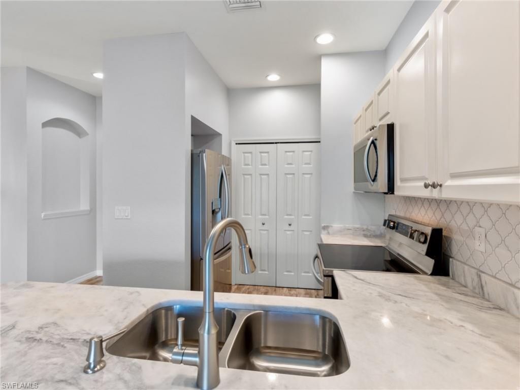 4231 Liron Ave, Unit 202, Fort Myers, FL 33916 Photo