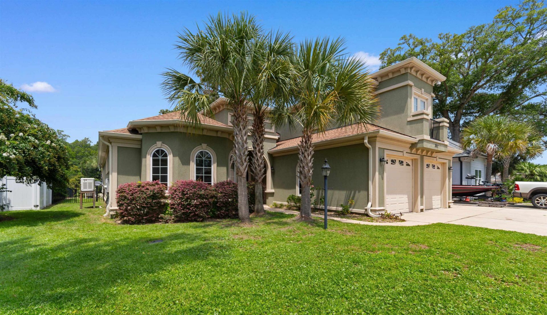 352 Waterside Dr. Photo 2