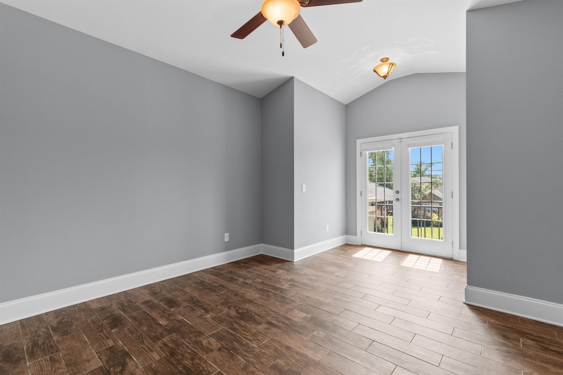 352 Waterside Dr. Photo 33