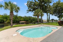 352 Waterside Dr. photo 4