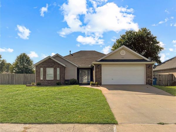 910 SW Cheyenne Drive, Bentonville, AR 72712