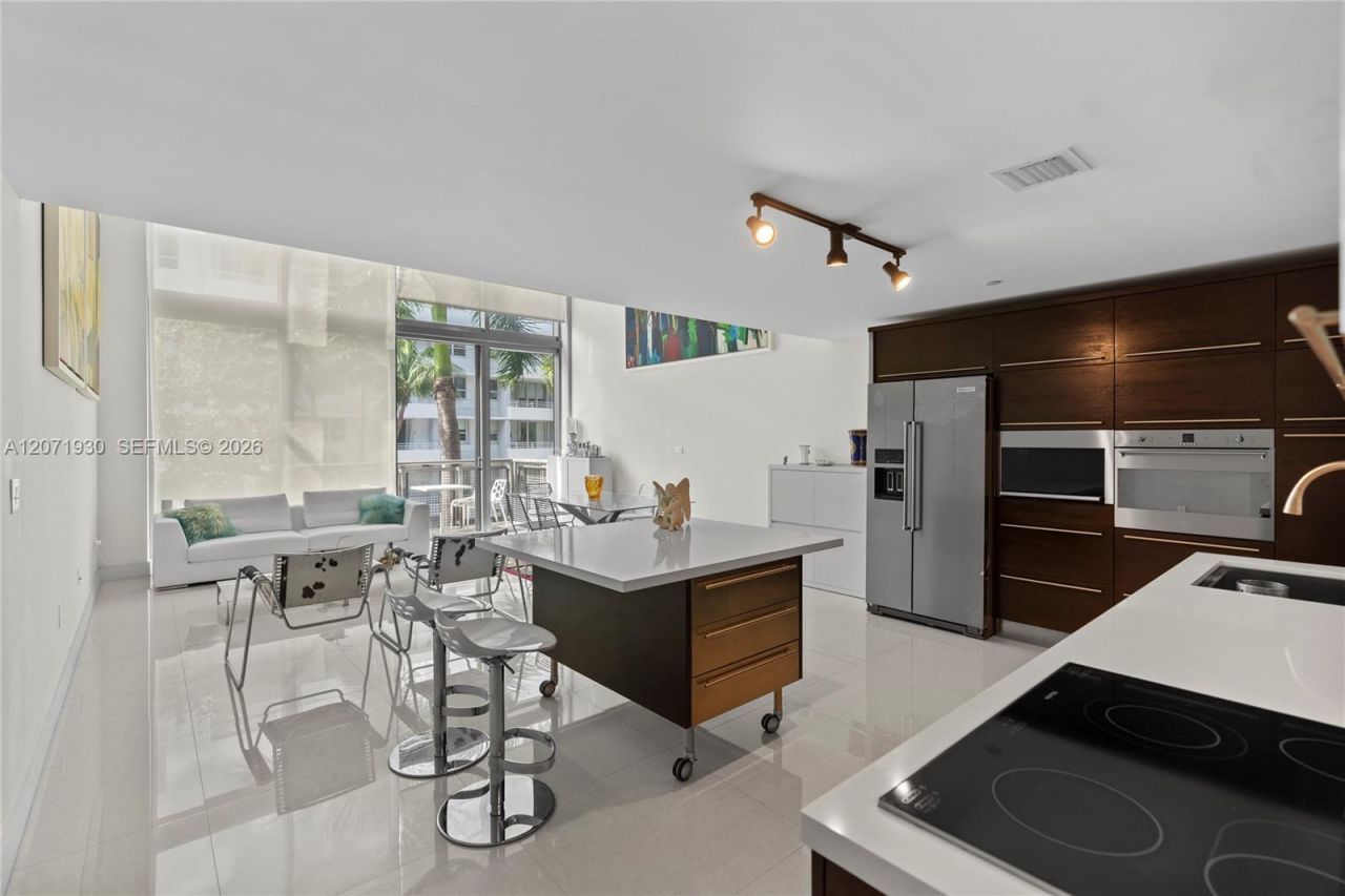 6000 Collins Ave , Unit 336, Miami Beach, FL 33140 Photo