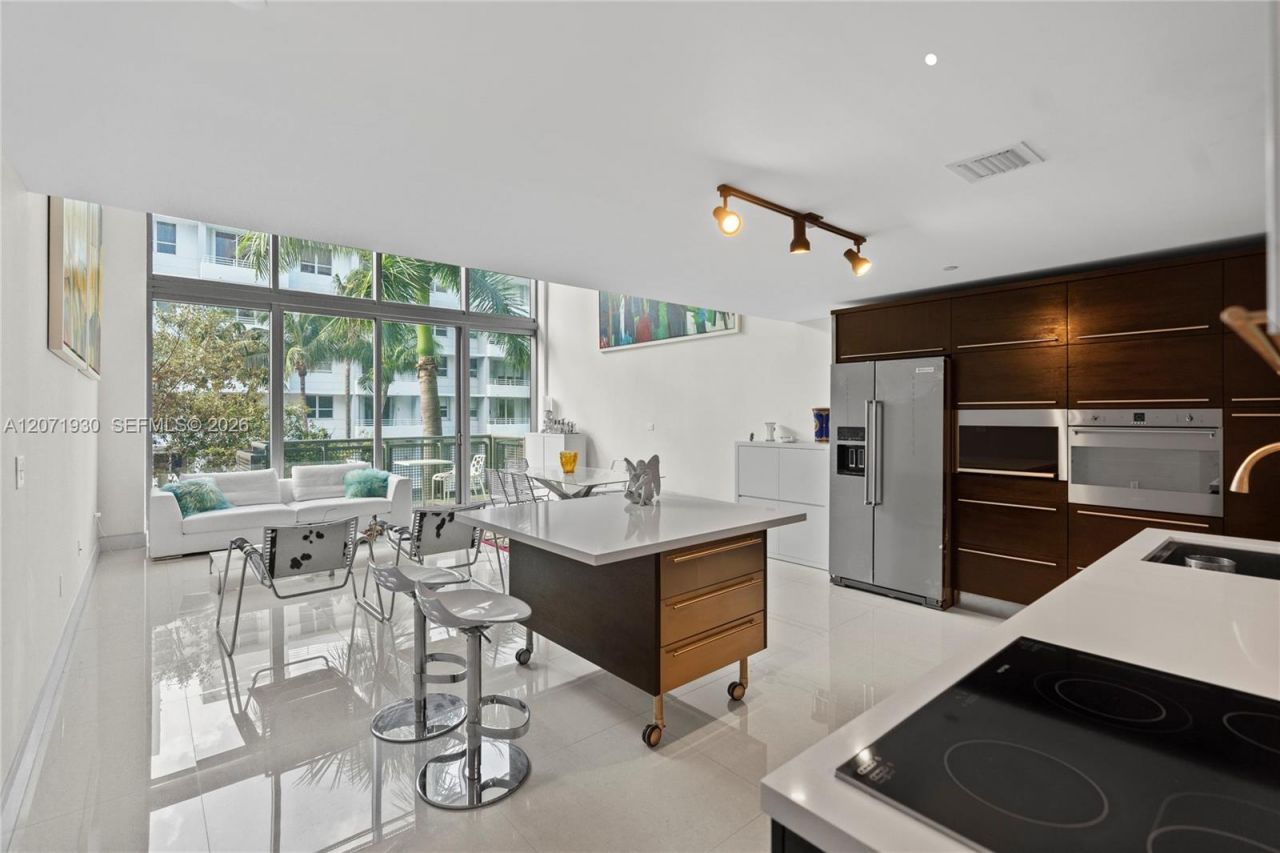 6000 Collins Ave , Unit 336, Miami Beach, FL 33140 Photo