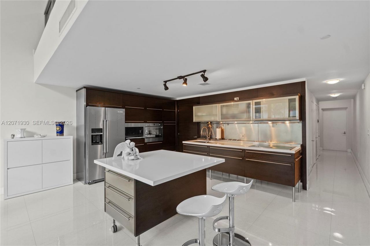 6000 Collins Ave , Unit 336, Miami Beach, FL 33140 Photo