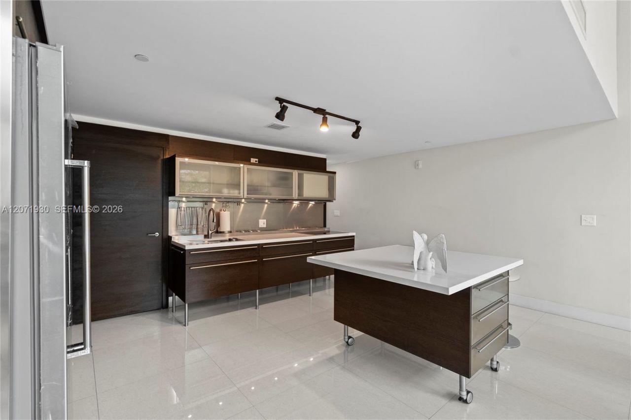 6000 Collins Ave , Unit 336, Miami Beach, FL 33140 Photo