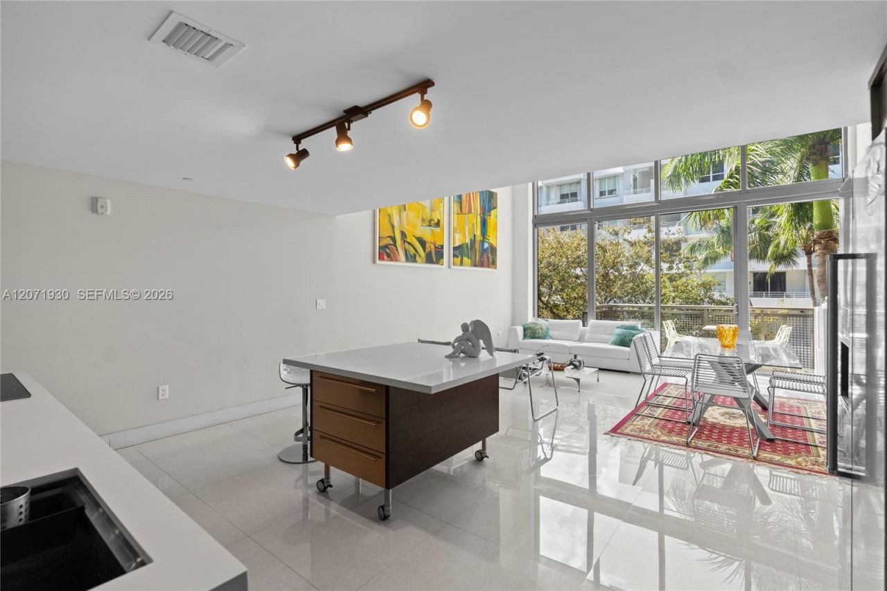 6000 Collins Ave , Unit 336, Miami Beach, FL 33140 Photo