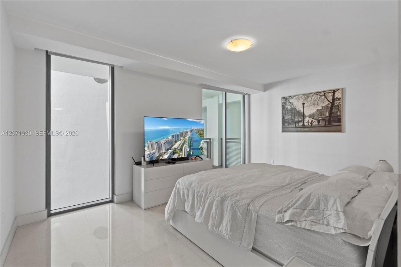 6000 Collins Ave , Unit 336, Miami Beach, FL 33140 Photo