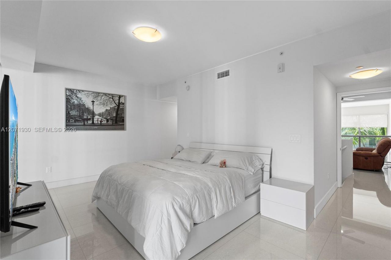 6000 Collins Ave , Unit 336, Miami Beach, FL 33140 Photo