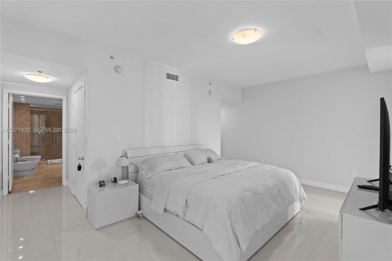 6000 Collins Ave , Unit 336, Miami Beach, FL 33140 Photo