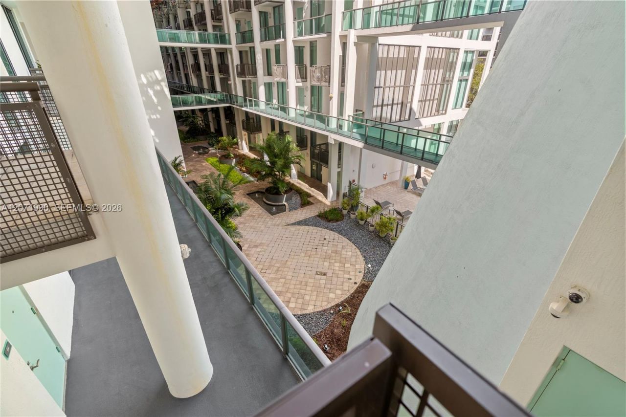 6000 Collins Ave , Unit 336, Miami Beach, FL 33140 Photo