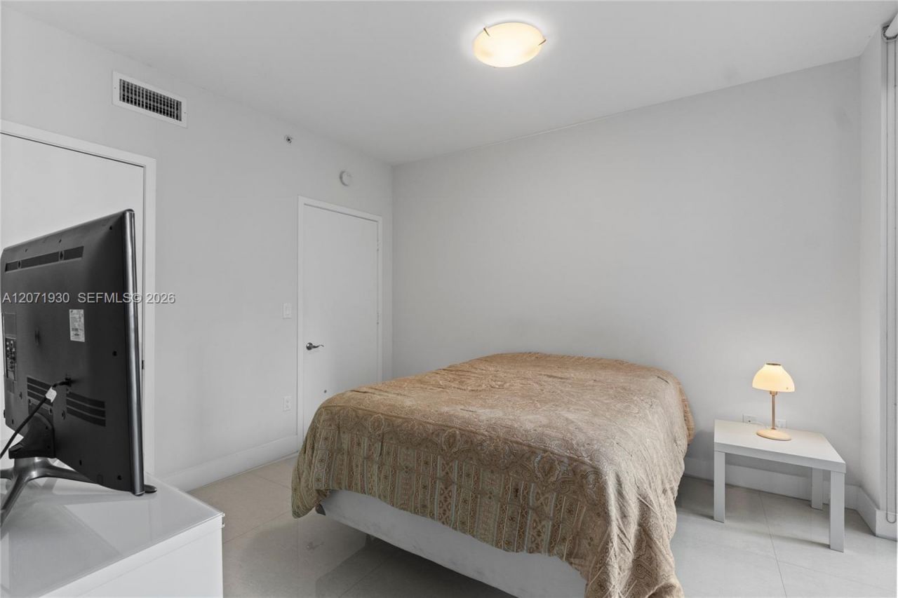 6000 Collins Ave , Unit 336, Miami Beach, FL 33140 Photo