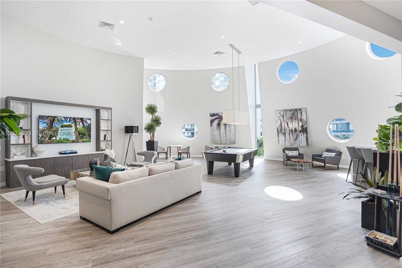 6000 Collins Ave , Unit 336, Miami Beach, FL 33140 Photo