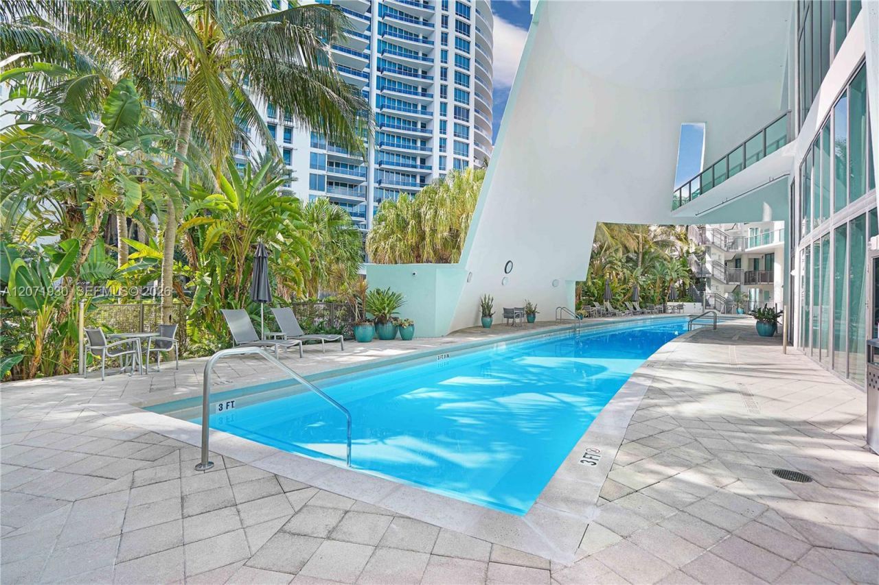 6000 Collins Ave , Unit 336, Miami Beach, FL 33140 Photo