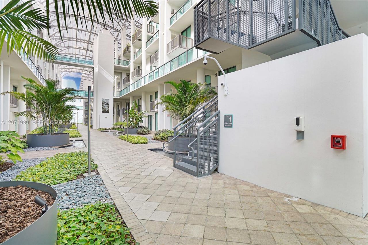 6000 Collins Ave , Unit 336, Miami Beach, FL 33140 Photo