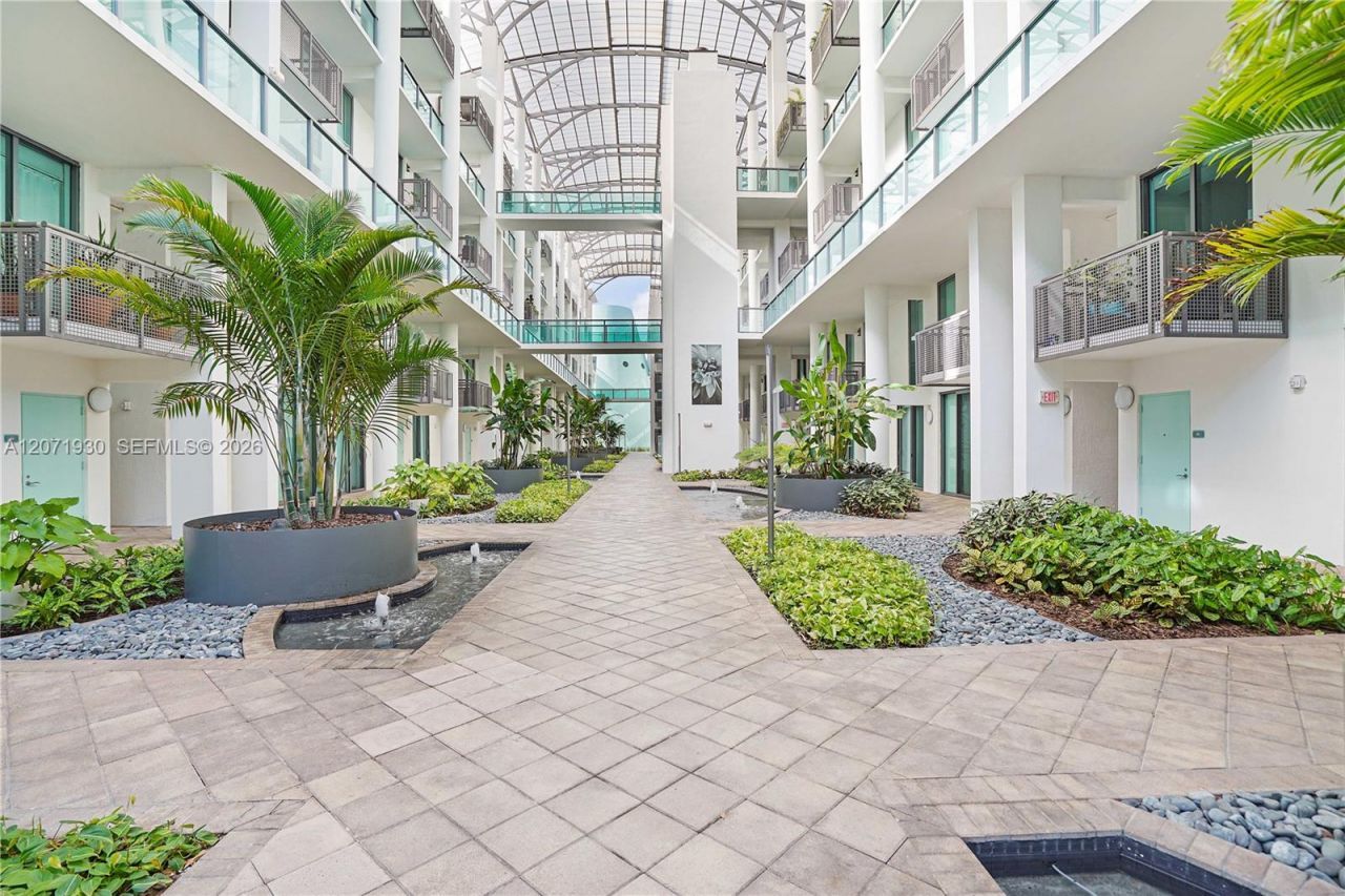 6000 Collins Ave , Unit 336, Miami Beach, FL 33140 Photo