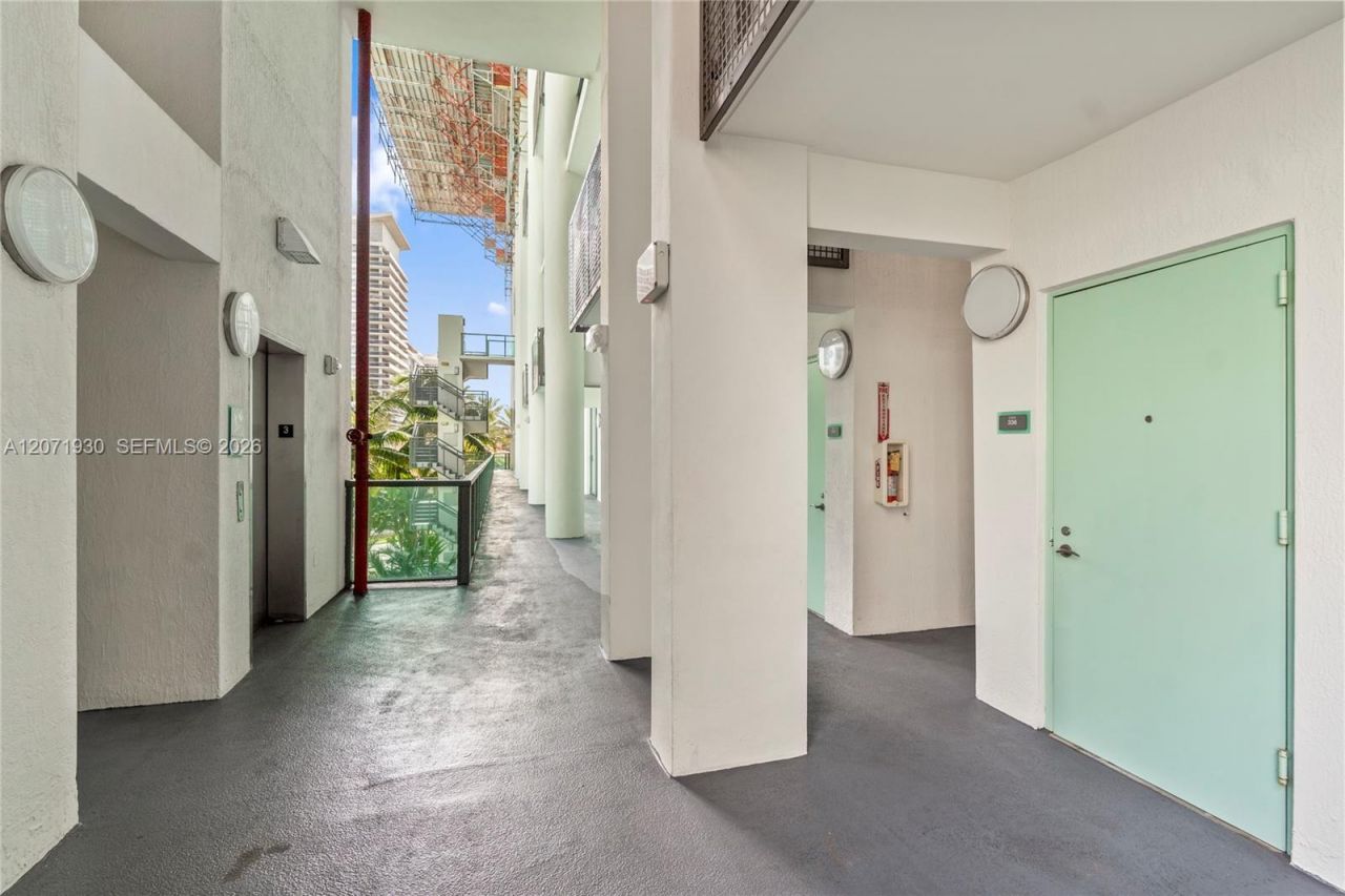 6000 Collins Ave , Unit 336, Miami Beach, FL 33140 Photo