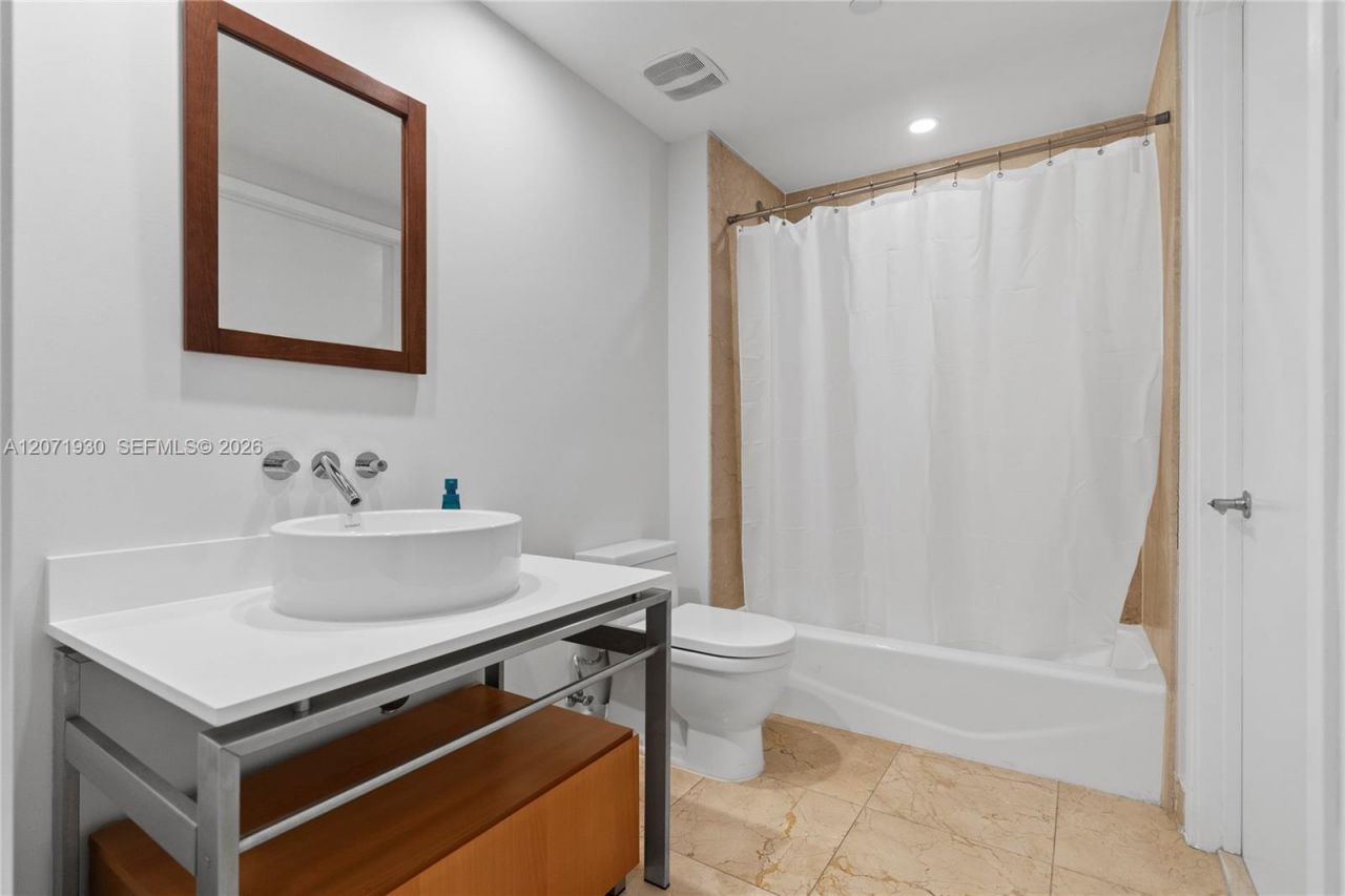 6000 Collins Ave , Unit 336, Miami Beach, FL 33140 Photo