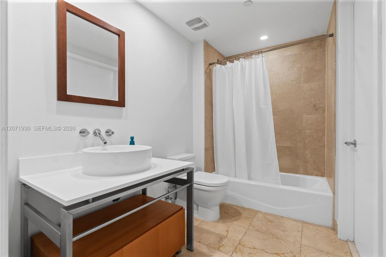 6000 Collins Ave , Unit 336, Miami Beach, FL 33140 Photo