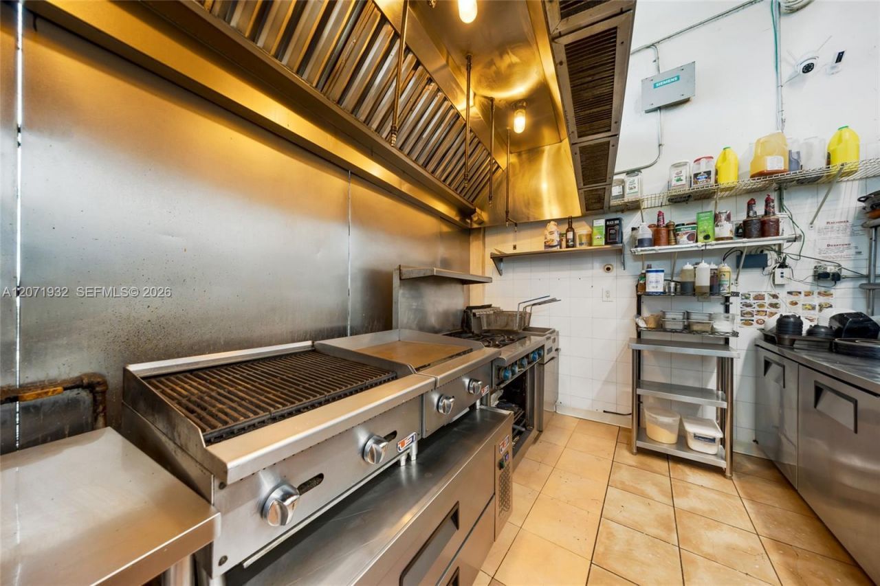 5445 Collins Ave , Unit CU-2A, Miami Beach, FL 33140 Photo