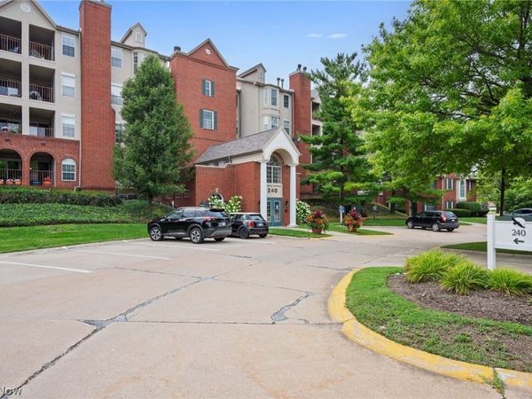 240 Fox Hollow Dr. , Unit 403, Mayfield Heights, OH 44124