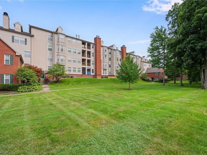 240 Fox Hollow Dr., Unit 403, Mayfield Heights, OH 44124 Photo 2