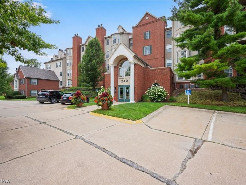 240 Fox Hollow Dr., Unit 403, Mayfield Heights, OH 44124 Photo 8