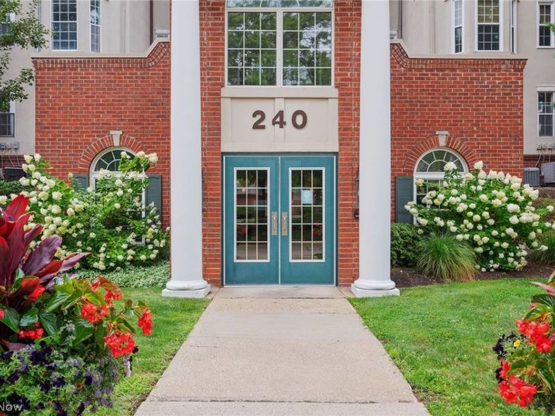 240 Fox Hollow Dr., Unit 403, Mayfield Heights, OH 44124 Photo 9