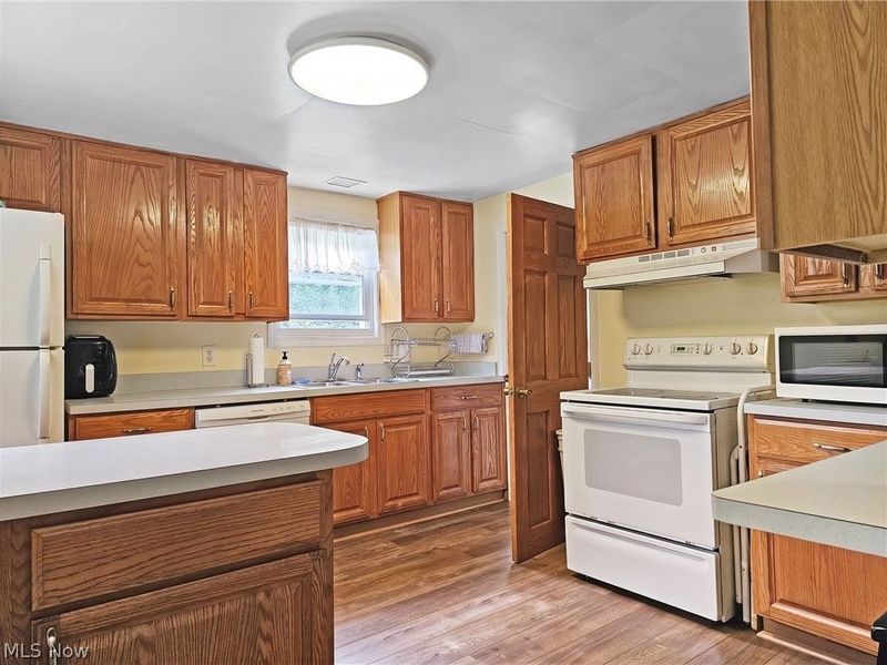 27304 White Road, Willoughby Hills, OH 44092 Photo 21