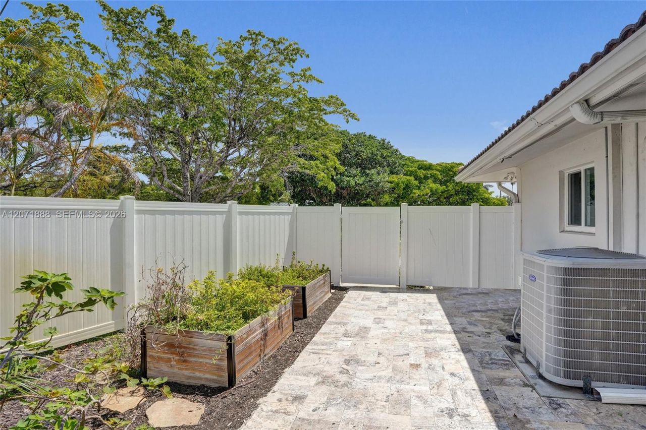 2615 NE 26th St, Fort Lauderdale, FL 33305 Photo