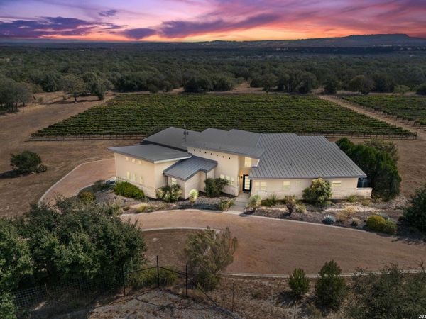 1758 LINCOLN SMITH RD, Round Mountain, TX 78663