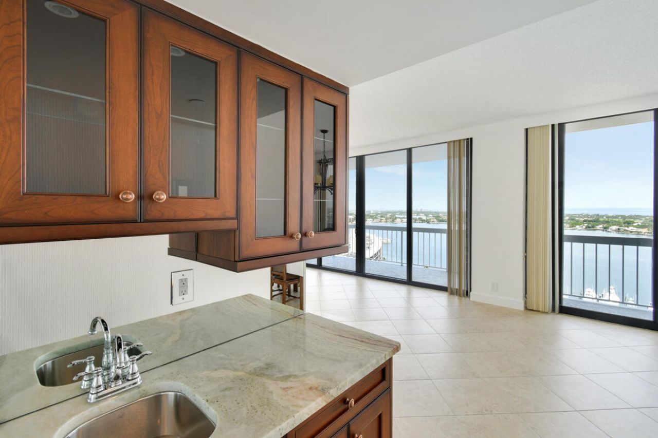 123 Lakeshore Drive, Unit PH45, North Palm Beach, FL 33408 Photo