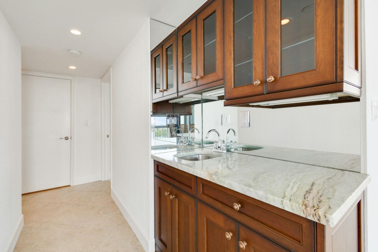 123 Lakeshore Drive, Unit PH45, North Palm Beach, FL 33408 Photo
