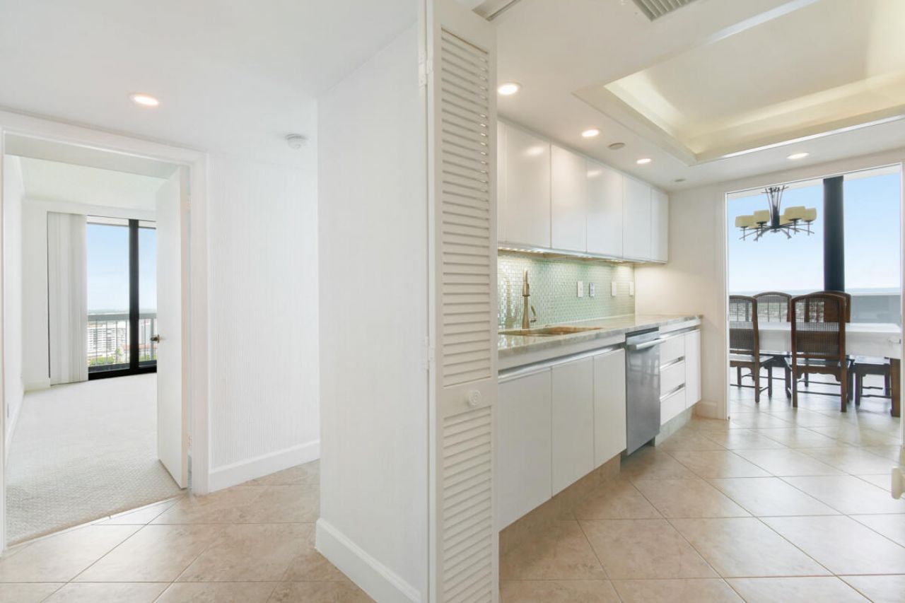 123 Lakeshore Drive, Unit PH45, North Palm Beach, FL 33408 Photo